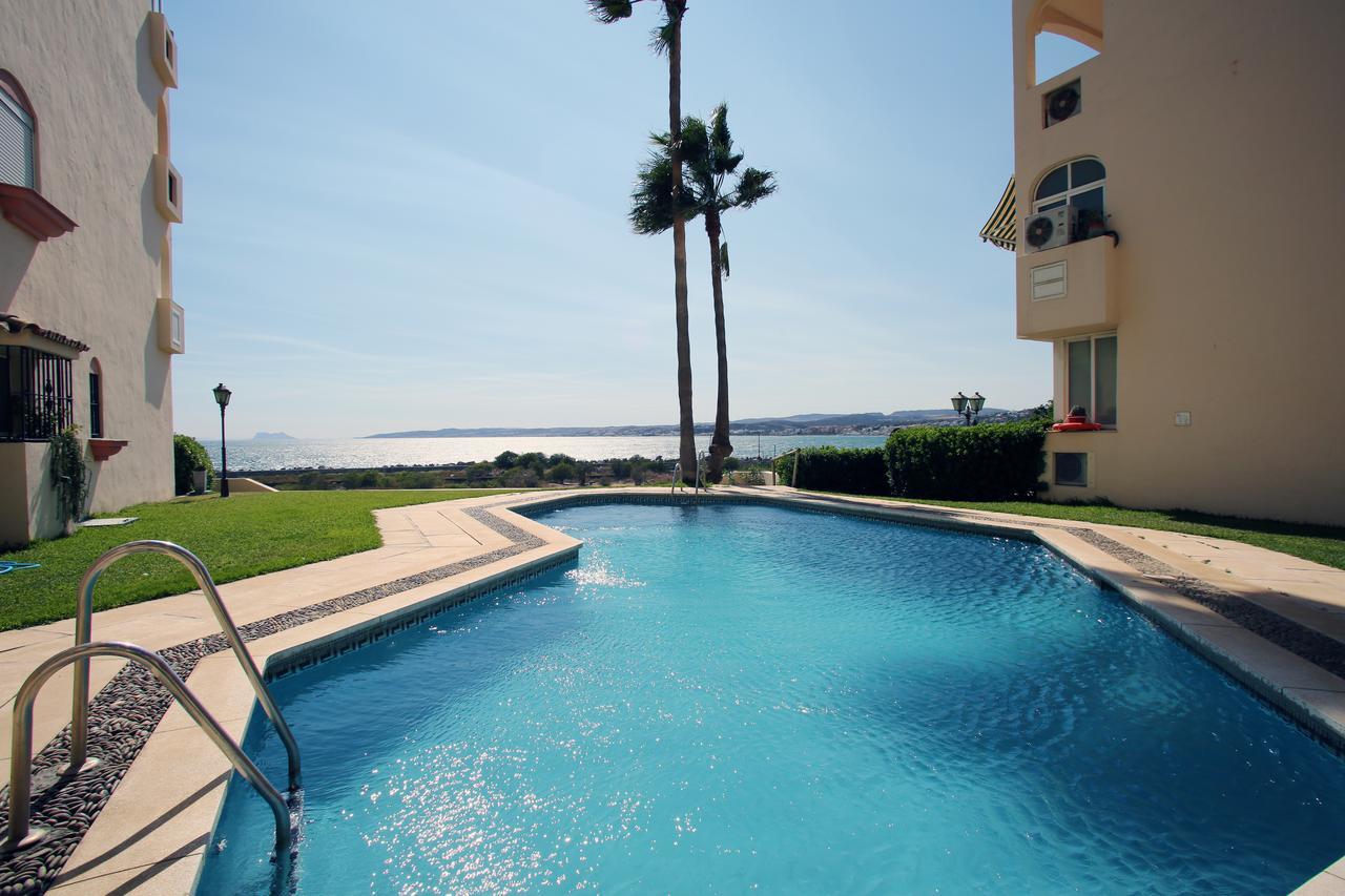 Marina Bay Playa Del Cristo Apartment Estepona Luaran gambar